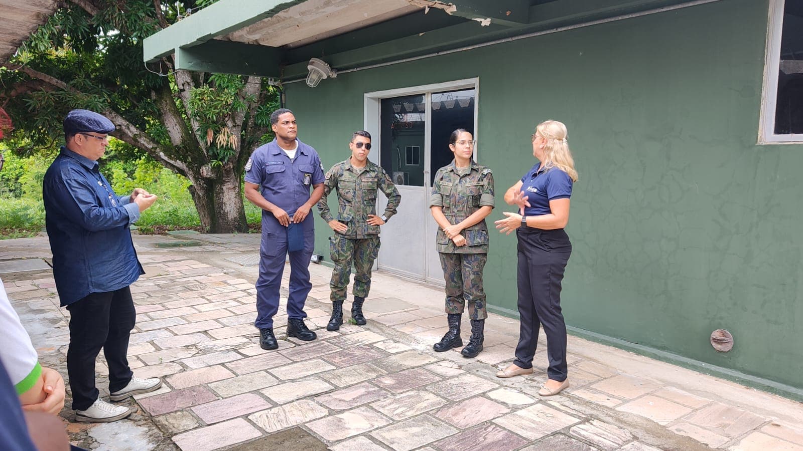 Visita na Estalacoes do CLBI